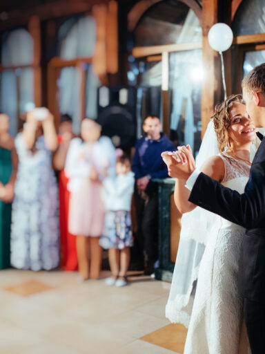 Oprawa muzyczna ślubu: o jakie elementy należy zadbać?