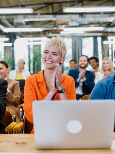 Zdjęcie firmowe na wyjazdach, konferencjach czy imprezach. Dlaczego warto?