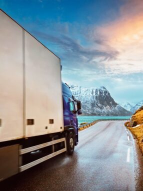 Kiedy warto skorzystać z transportu drobnicowego?