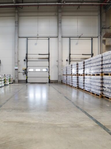 Kwestie prawne związane z posiadaniem hali magazynowej - co warto wiedzieć przed podjęciem decyzji