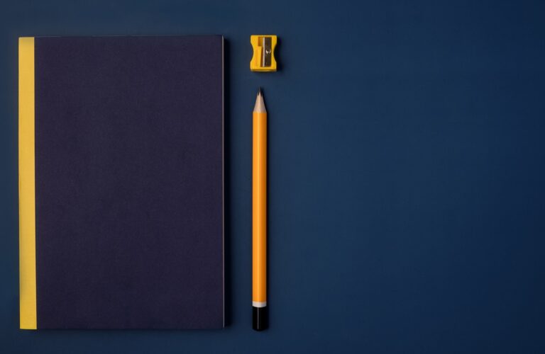 Własny notes z okładką: tworzenie spersonalizowanych projektów